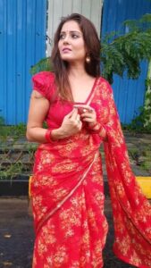 Archana Gupta Instagram - Mohabbat hai to hai... ❤️
.
.
.
.
.
.
.
.
#love #shayari #reels #foryou #archannaguptaa #trendingreels #sareelove #indianbeauty #beautiful #ootdindia #lovesongs #valentines #lovers #weekendvibes #lovestatus #loveshayari #pyar #mohabbat #ishq #intzaar #reelsindia #reelsinstagram