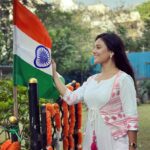 Archana Gupta Instagram – As we celebrate Republic Day, let’s promise to protect our nation by doing good deeds as Indian. 
Let’s not complain and criticize our own nation rather think how we can support and make it much better. 
Happy Republic Day to all the Indians.
Bharat Mata ki jai 🙏
.
.
.
.
.
.
.
.
.
.
#bharat #गणतंत्र_दिवस #republicdayindia #26january #constitution #unityindiversity #indianculture #incredibleindia #deshbhakti #salute #indianarmy #hindustan #proudindian #archannaguptaa #tiranga  #republicday2023 #sarejahaseachahindustanhamara🇮🇳🇮🇳🇮🇳🇮🇳🇮🇳 Mumbai, Maharashtra
