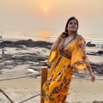 Archana Gupta Instagram - Her attitude is savage but heart is pure gold ✨ . Beautiful dress @farmrio 🥰 . . . . . . . . . #goldenhour #beachvibes #trendingreels #savage #sunset #trending #reelsindia #travelawesome #archannahuptaa #dressup #fashionstyle #love #beauty #grace #reelitfeelit 𝓗𝓮𝓪𝓿𝓮𝓷.