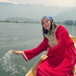 Archana Gupta Instagram – You have to guess a song on the last pic. 
.
.
.
.
.
.
.
.
.
.
#kashmirdairies #kashmiri #dallake #photoshoot #archannaguptaa #travelgram #exploremore #kashmirtourism #incredibleindia #heavenonearth #tbtphoto Kashmir A Heaven On Earth