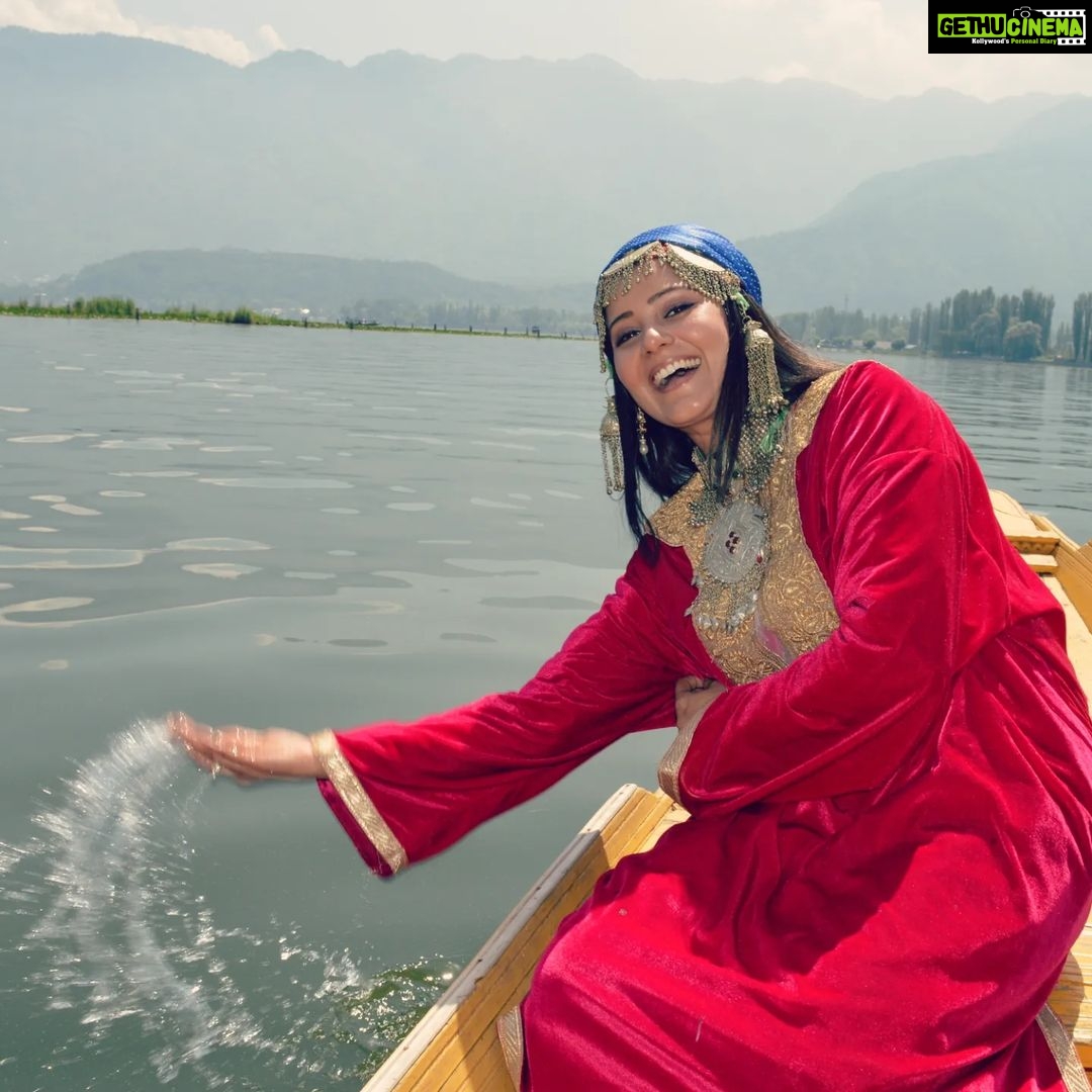 Archana Gupta Instagram - You have to guess a song on the last pic. . . . . . . . . . . #kashmirdairies #kashmiri #dallake #photoshoot #archannaguptaa #travelgram #exploremore #kashmirtourism #incredibleindia #heavenonearth #tbtphoto Kashmir A Heaven On Earth