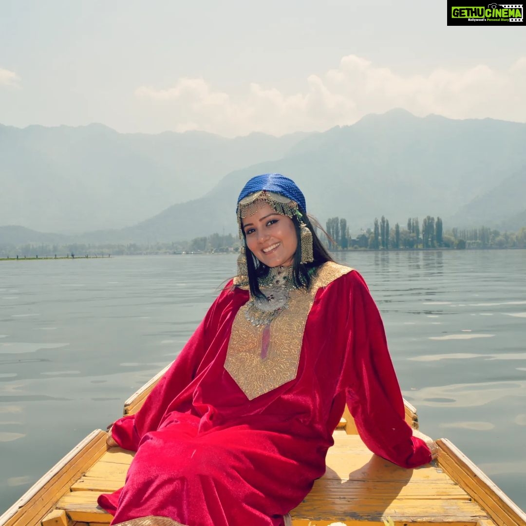Archana Gupta Instagram - You have to guess a song on the last pic. . . . . . . . . . . #kashmirdairies #kashmiri #dallake #photoshoot #archannaguptaa #travelgram #exploremore #kashmirtourism #incredibleindia #heavenonearth #tbtphoto Kashmir A Heaven On Earth