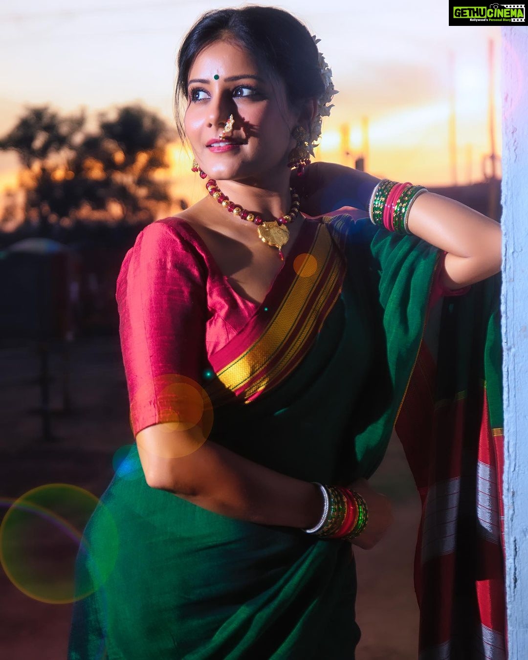Archana Gupta Instagram - Happy Navratri to all 🙏🏻🌹🙏🏻 . Photo courtesy @ashok.kotian7 😊 . . . . . #navratri #navratrispecial #maadurga #blessings #womenpower #goddess #superpowers #enlightenment #traditional #sareelove #archannaguptaa #spiritualawakening #navratrifestival #bharat #culture #rituals Mumbai, Maharashtra
