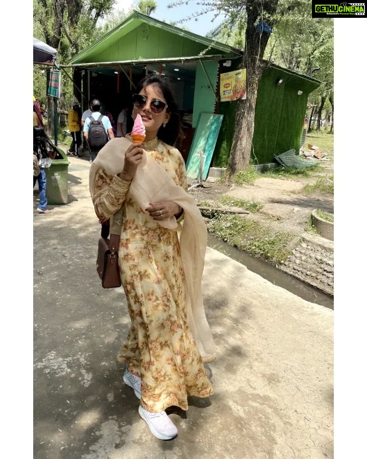 Archana Gupta Instagram - Kashmir, where every season is a reason to fall in love!!!❤️✨️ . . . . . . . #archanagupta #indianactress #bollywood #bollywoodactress #tollywood #southindianactress #fashion #lifestyle #travel #nature #travelphotography #holiday #mountains #sky #landscape #traveler #kashmir #india #kashmirvalley #jammukashmir #kashmirtourism #kashmirdairies #beauty #kashmirlife #kashmirlovers Kashmir A Heaven On Earth