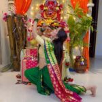 Archana Gupta Instagram - Ganpati Bappa Morya 🙏🏻🌺🙏🏻 . . . . . . . #ganpatibappamorya #trending #dance #marathimulgi #archannaguptaa #actress #maharashtra_ig #traditionalsaree #ganpatifestival #celebration #maharashtra Mumbai, Maharashtra