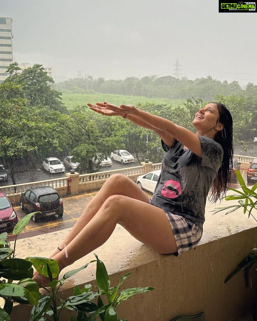 Archana Gupta Instagram - Finally got the chance to drench in the Rain 🌧️ By the way it’s a view from our new Home 🏡 ❤️ . . . . . . . #rain #love #saturday #happiness #photos #randomclick #happymode #nomakeupneeded #nofilter #bereal Mumbai, Maharashtra