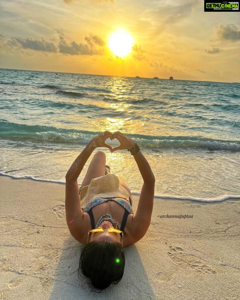 Archana Gupta Instagram - Sky above Sand below Peace within 💖 . . . . . . . #love #peace #nature #photo #beach #Archana #happiness #goodvibes #nofilter #bereal #instaphoto #photooftheday #sunday