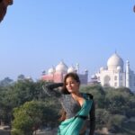 Archana Gupta Instagram – Taj Or Me? Sach sach bolo 
Glimpse from the shoot in my home town Agra. 
.
.
.
.
.
.
.
.
.
.
#throwbackthursday #shootmode #tajmahal #agra #symboloflove #archannaguptaa #actress #sareelover #desigirl #love  #indianfashion #trendingreels #trendingaudio #exploremore #feelitreelit #foryou #uttarpradesh #incredibleindia Agra The City of Love