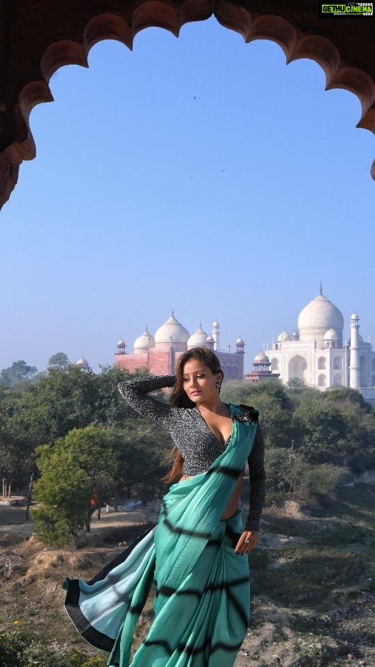 Archana Gupta Instagram - Taj Or Me? Sach sach bolo Glimpse from the shoot in my home town Agra. . . . . . . . . . . #throwbackthursday #shootmode #tajmahal #agra #symboloflove #archannaguptaa #actress #sareelover #desigirl #love #indianfashion #trendingreels #trendingaudio #exploremore #feelitreelit #foryou #uttarpradesh #incredibleindia Agra The City of Love