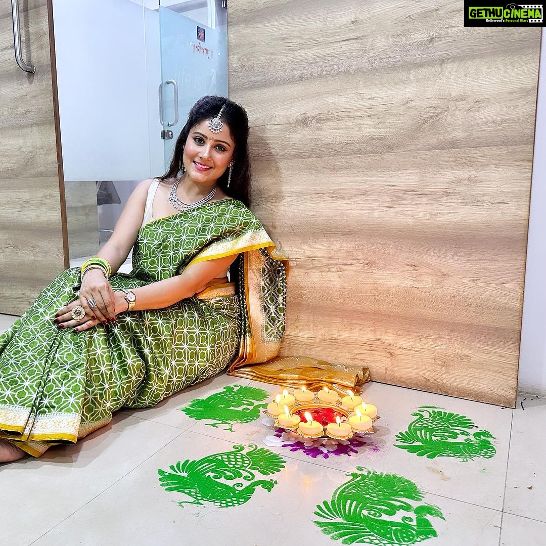 Archana Gupta Instagram - On this Diwali, I pray to Maa Lakshmi and Lord Ganesha to bless you all with wealth, health, and happiness. HAPPY DIWALI ππππͺ
πͺπ. . . . . . . . . . #diwali #happydiwali #festival #celebration #festivaloflights #happiness #love Mumbai, Maharashtra