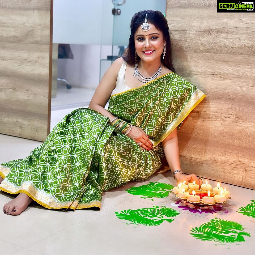 Archana Gupta Instagram - On this Diwali, I pray to Maa Lakshmi and Lord Ganesha to bless you all with wealth, health, and happiness. HAPPY DIWALI ππππͺ
πͺπ. . . . . . . . . . #diwali #happydiwali #festival #celebration #festivaloflights #happiness #love Mumbai, Maharashtra