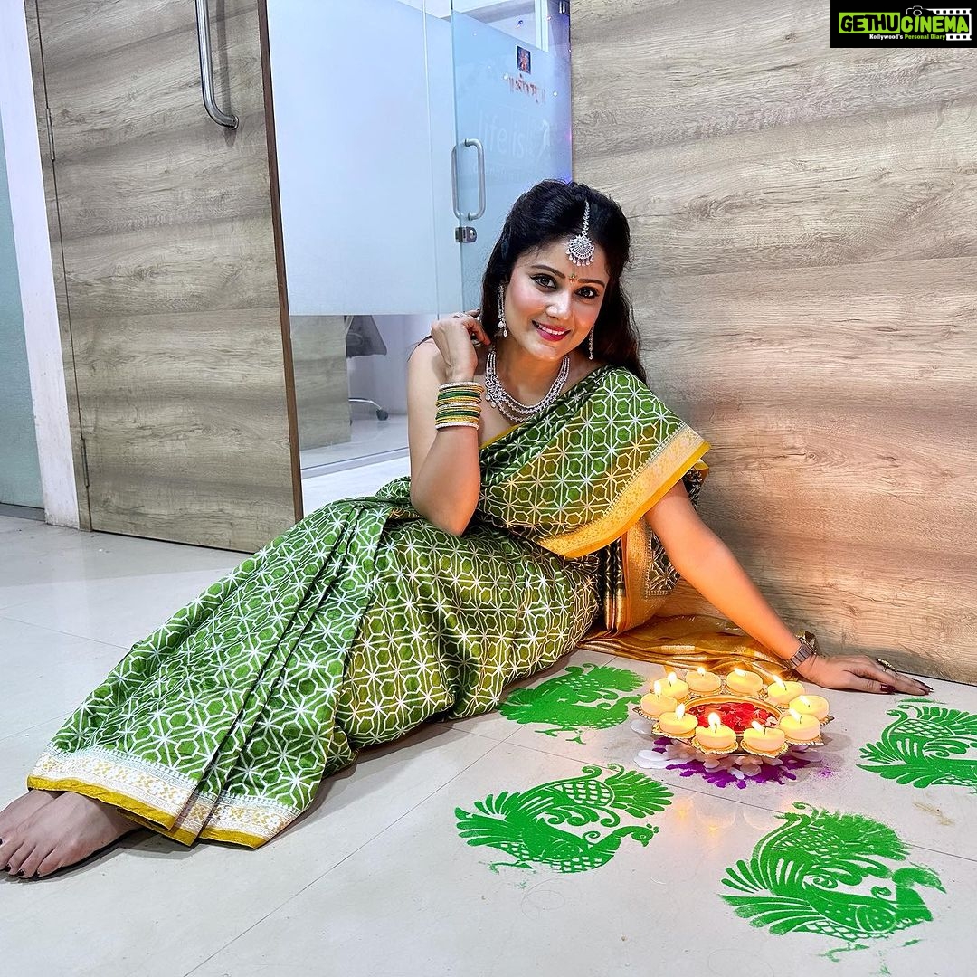 Archana Gupta Instagram - On this Diwali, I pray to Maa Lakshmi and Lord Ganesha to bless you all with wealth, health, and happiness. HAPPY DIWALI ππππͺ
πͺπ. . . . . . . . . . #diwali #happydiwali #festival #celebration #festivaloflights #happiness #love Mumbai, Maharashtra