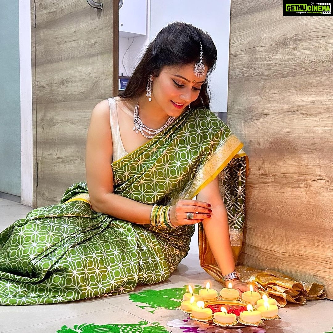 Archana Gupta Instagram - On this Diwali, I pray to Maa Lakshmi and Lord Ganesha to bless you all with wealth, health, and happiness. HAPPY DIWALI ππππͺ
πͺπ. . . . . . . . . . #diwali #happydiwali #festival #celebration #festivaloflights #happiness #love Mumbai, Maharashtra