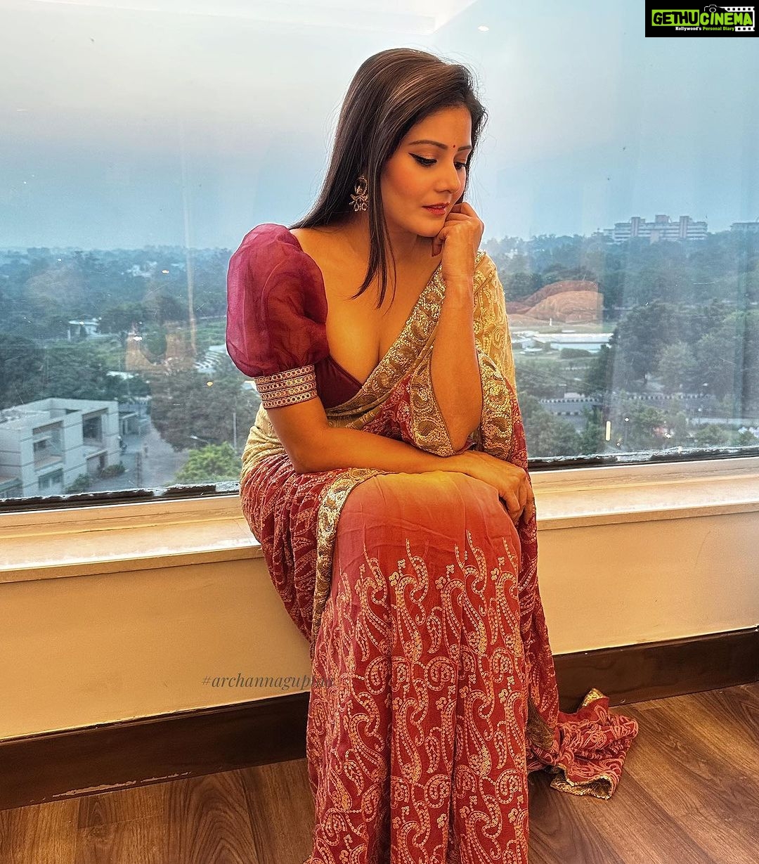 Archana Gupta Instagram - Aap hi kuch keh dijiye . . . . . . . . . . . . #sareeaddict #sareelove #sareeswag #archannaguptaa #photoshoot #love #sareefashion #mystyle #trending #ethenicwear #festivewear #pataka #beauty #sixyardsofelegance #instaphoto #instadaily