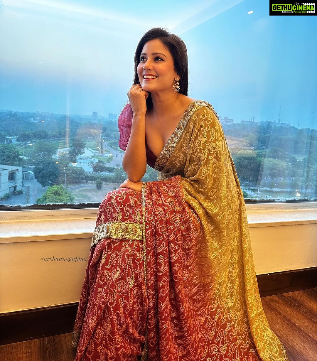 Archana Gupta Instagram - Aap hi kuch keh dijiye . . . . . . . . . . . . #sareeaddict #sareelove #sareeswag #archannaguptaa #photoshoot #love #sareefashion #mystyle #trending #ethenicwear #festivewear #pataka #beauty #sixyardsofelegance #instaphoto #instadaily