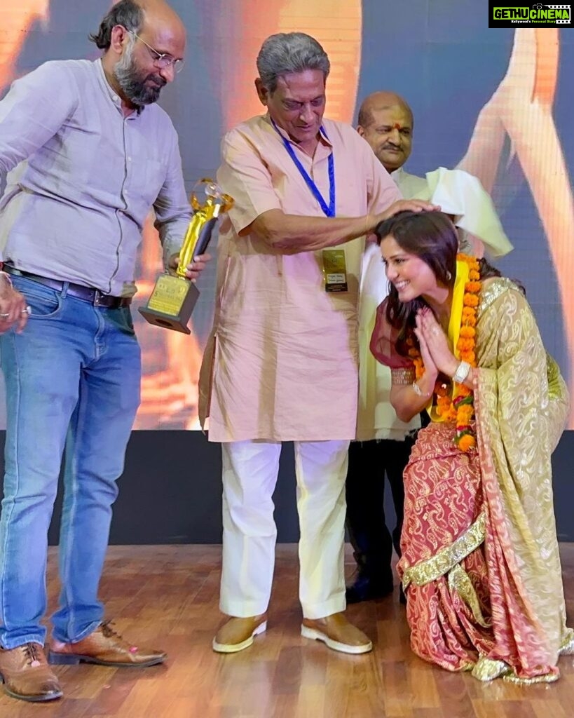 Archana Gupta Instagram - After receiving Brij Ratan Award last year and now second Prestigious award at my birthplace “Agra” for my journey in Film Industry is a remarkable and special achievement for me. This recognition is a reminder that hard work, passion and persistence pay off. It’s a highlight the appreciation and support of the community where I began my journey. @surajtiwari_glamourlive I really appreciate you and your team’s initiative and effort to start a Global Taj International Film Festival in Agra. @gtiffindia . Wishing you and your team many more success in your journey. Thank you everyone for your Love and Support 🙏🏻 ❤ . . . . . . . . #awardwinning #actorslife #filmfestival #indianactress #southindianactress archannaguptaa #bollywoodactress #filmindustry #hindicinema #grateful #happy #love #blessedlife #gtiff JP Auditorium, Khandari Campus, Dr B R A University, Agra