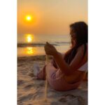 Archana Prajapati Instagram - There’s nothing like a beautiful sunset to end a healthy day." Pic credit: @mirr_umar thank you #beachvibes #sunsetlover #possitivevibes #beachphotography #instagramindia🇮🇳 #goodnight Versova, Mumbai