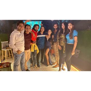 Archana Prajapati Instagram - @directorshadab8 @143noor @arafatmehmoodofficial @manzarmir @aadilgurezi @avanish_director @mir_umar11 @arpitarajput_13 @shivaanibamne @nidhisingh3004 #sofiya 

Thank you everyone for making my birthday special 
I will put a smile on my face and won’t let the troubles of life get me down because it’s my birthday today. A very happy birthday to me!