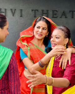 Archana Prajapati Instagram - By the work one knows the workman. ❤️❤️🥰🥰🔥🔥💐💐🥳

@prithvitheatre  @shilpie24 @shilpac05 @sapnachoubisa @i_rajnisingh 
@anktheatregroup 

#prthivitheatre #successful #housefull #awsome #frnds4ever #love #showtime #play #natak ❤️❤️🥰🔥🔥🔥💐🌺 @anktheatregroup #happy #smilemore