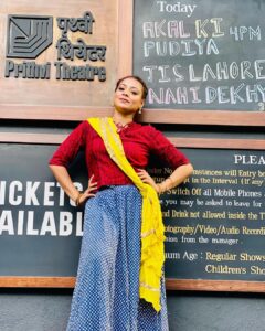 Archana Prajapati Instagram - An artist is not paid for his labor but for his vision. ❤️🥰🥰🔥🔥🌺 @anktheatregroup @prithvitheatre 
#play #showtime #successful #happy