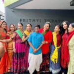 Archana Prajapati Instagram – Creativity is allowing yourself to make mistakes. Art is knowing which ones to keep.  @prithvitheatre 
@preetamathur3035 @niveditabaunthiyal @aman.gupta7 @twishabaunthiyal @shilpie24 @shilpac05 @sapnachoubisa @i_rajnisingh @jawedrehman9 @_sushil_gaikwad #sangam #bhanu all group @anktheatregroup ❤️❤️🔥🔥💐🌺🌺 

@prithvitheatre #prthivitheatre 
#akalkipudiya #sucsessful #play #housefullshows #happy #laugh 🥰❤️#amezing #❤️ #🔥#girlgang ❤️💐💐💐❤️❤️❤️🔥🌺🌺😊⭐️⭐️💐🥳🥳🥳🎉