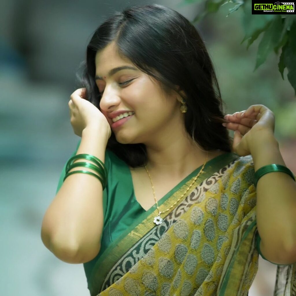 Archana Ravichandran Instagram - #ArchanaRavichandran looks gorgeous in green in these latest traditional clicks. 💚✨️