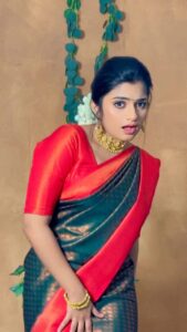 Archana Ravichandran Instagram - Oruthan azhagil sokki poyita ❤️

Makeup @kalaiartistry 
Costume @jolikum.collections 
Hair @hairdoby_aishu 
Jewels @kalaibridaljewels