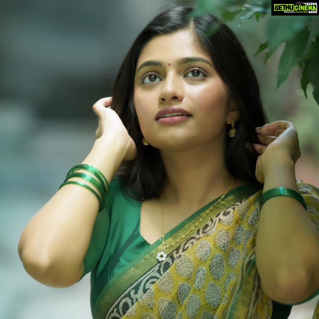 Archana Ravichandran Instagram - #ArchanaRavichandran looks gorgeous in green in these latest traditional clicks. 💚✨️