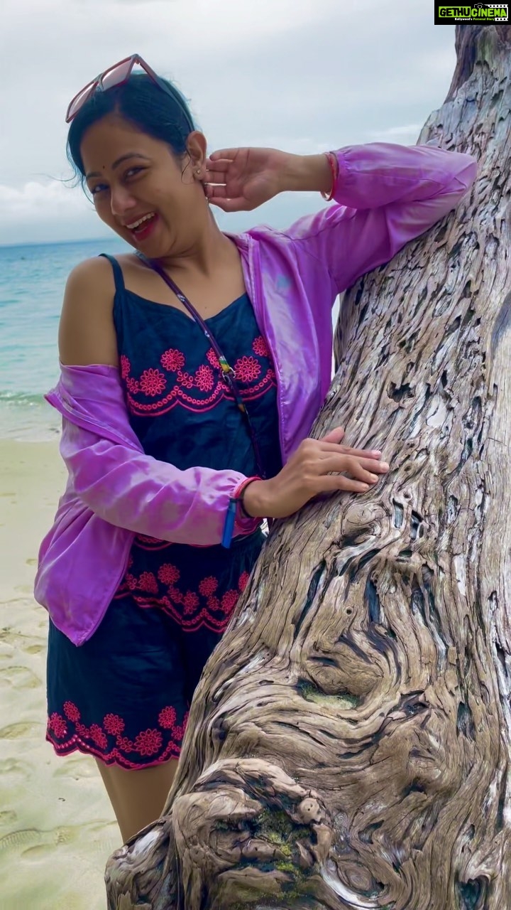 Archita Sahu - 92.5K Likes - Apologies for being crazy 😜 

#beach #waterbaby #beachvibes #sunrise #sunriseatthebeach #beachgirl #archita #sunrises #morningmotivation #mornings