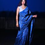 Archita Sahu Instagram - Casual evenings in saree 💙 Gorgeous saree by @iktaara_by_anindita 📸 @bikash.sahoo.5477 #magnumopusodishaweaves #iktaaraodiyavarnamalasaree #MyHandloomMyPride #vocalforlocal #wearhandloom #handloomsaree #archita #sabyarchita #odishaweaves #odishahandloom #sareestyling #fashionstyling #archita #sareefashion #sareelove #sareeinfluencer #odishaloom #pattasaree #sareeindia