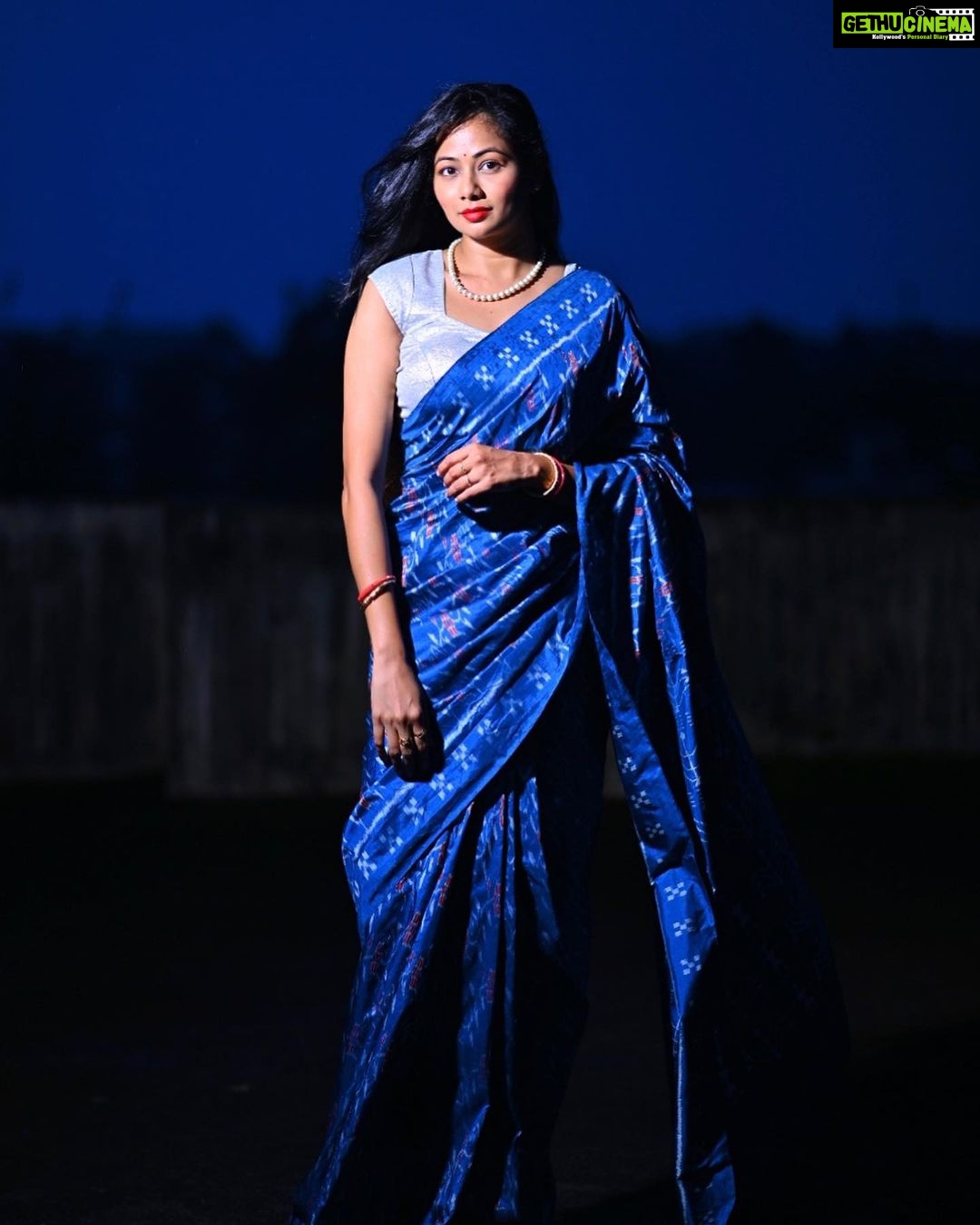 Archita Sahu Instagram - Casual evenings in saree π Gorgeous saree by @iktaara_by_anindita πΈ @bikash.sahoo.5477 #magnumopusodishaweaves #iktaaraodiyavarnamalasaree #MyHandloomMyPride #vocalforlocal #wearhandloom #handloomsaree #archita #sabyarchita #odishaweaves #odishahandloom #sareestyling #fashionstyling #archita #sareefashion #sareelove #sareeinfluencer #odishaloom #pattasaree #sareeindia