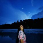 Archita Sahu Instagram - Another glorious chapter which we are witnessing today! Big congratulations to team ISRO who taught us how to learn from our failures and rise again ! Seconds after I got the big news couldn’t stop myself from clicking this pic with the moon ! #Chandrayaan3 India is creating history and make us feel proud as an Indian ! #indiaonthemoon #proudindian #pridemoment