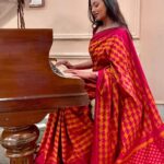 Archita Sahu Instagram - My #handloomwalicelebration with my @iktaara_by_anindita saree and piano❤️ PS : I am playing the piano but have put insta music to give you a better experience until I am eligible for the same !!!🤭 #nationalhandloomday #magnumopusodishaweaves #handloomday #iktaaraodiyavarnamalasaree #MyHandloomMyPride #vocalforlocal #wearhandloom #handloomsaree #archita #sabyarchita #odishaweaves #odishahandloom #sareestyling #fashionstyling #sareefashion #sareelove #sareeinfluencer #handloominfluencers #odishaloom #sambalpuri #sambalpurisaree #pattasaree #sareeindia
