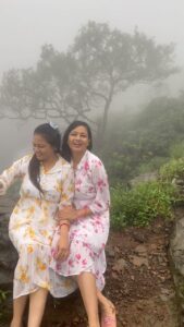 Archita Sahu Instagram - बारिश में भीगने का मजा बहना के साथ कुछ और ही है❤️❤️❤️

#sistersgoals #sisters #sisterslove #sisterday #archita #architaholics #arpita #lonavla #holiday