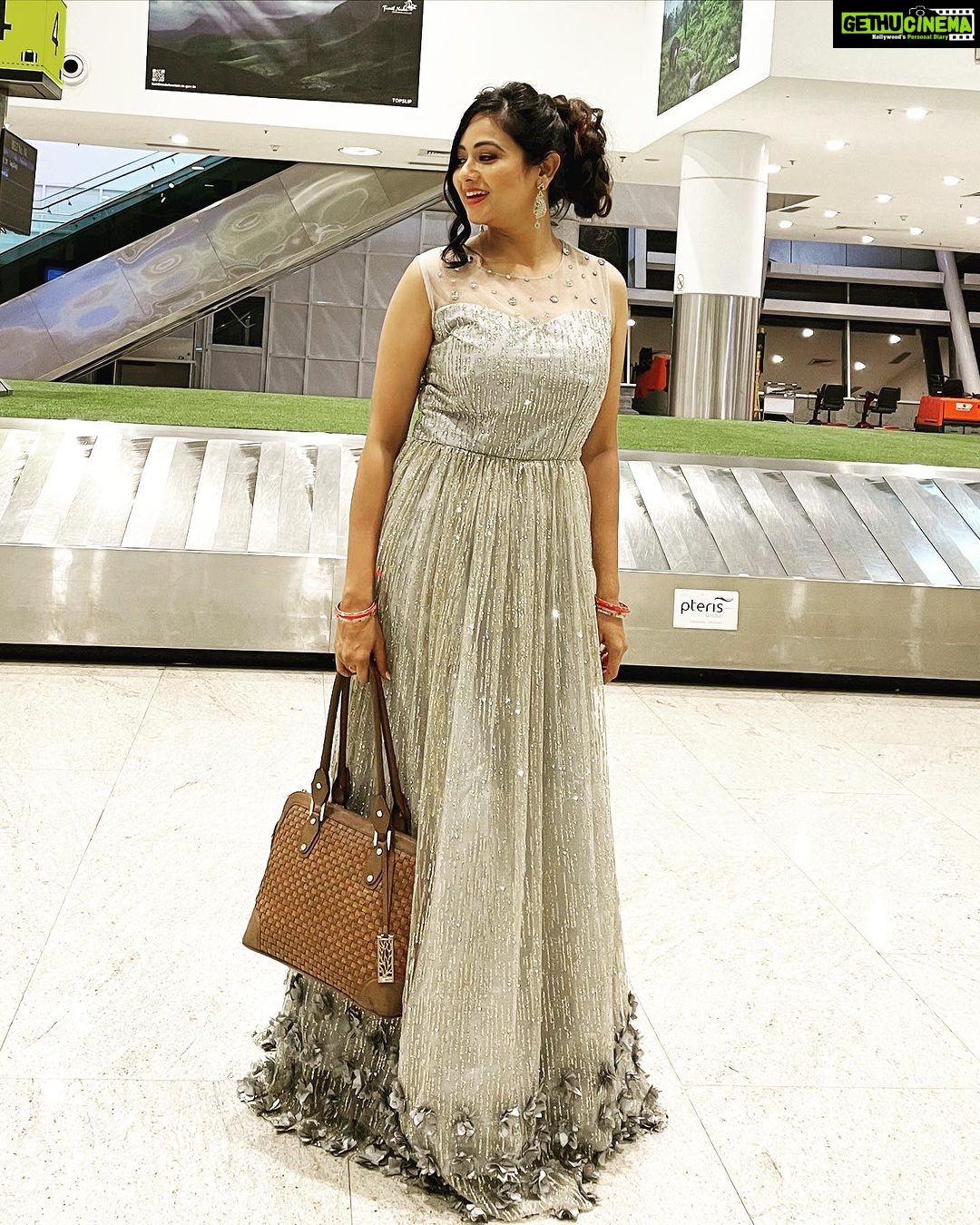 Archita Sahu Instagram - My funniest airport look ever !!! I had to run to catch the last flight after attending a wedding function at home !!!! Such an awkward moment for me but managed with a jacket after landing π
ππ₯²βΉοΈ. PS : Felt sad as I had to miss all the fun as Odia weddings are super exciting with relatives and friends. #workisworship #workhard #chennai #bhubaneswar #chennaidiaries #shootdays Chennai International Airport