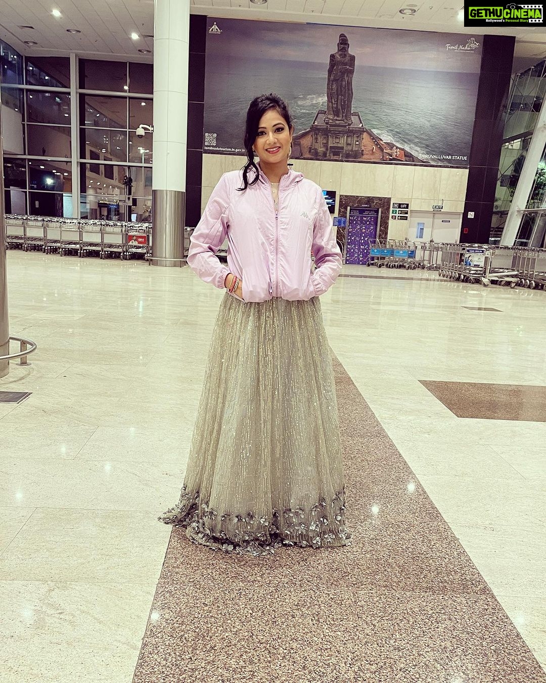 Archita Sahu Instagram - My funniest airport look ever !!! I had to run to catch the last flight after attending a wedding function at home !!!! Such an awkward moment for me but managed with a jacket after landing π
ππ₯²βΉοΈ. PS : Felt sad as I had to miss all the fun as Odia weddings are super exciting with relatives and friends. #workisworship #workhard #chennai #bhubaneswar #chennaidiaries #shootdays Chennai International Airport