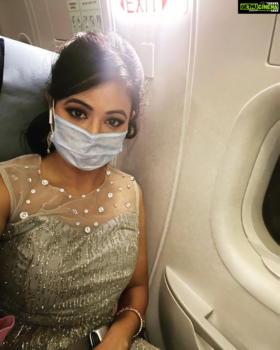 Archita Sahu Instagram - My funniest airport look ever !!! I had to run to catch the last flight after attending a wedding function at home !!!! Such an awkward moment for me but managed with a jacket after landing π
ππ₯²βΉοΈ. PS : Felt sad as I had to miss all the fun as Odia weddings are super exciting with relatives and friends. #workisworship #workhard #chennai #bhubaneswar #chennaidiaries #shootdays Chennai International Airport