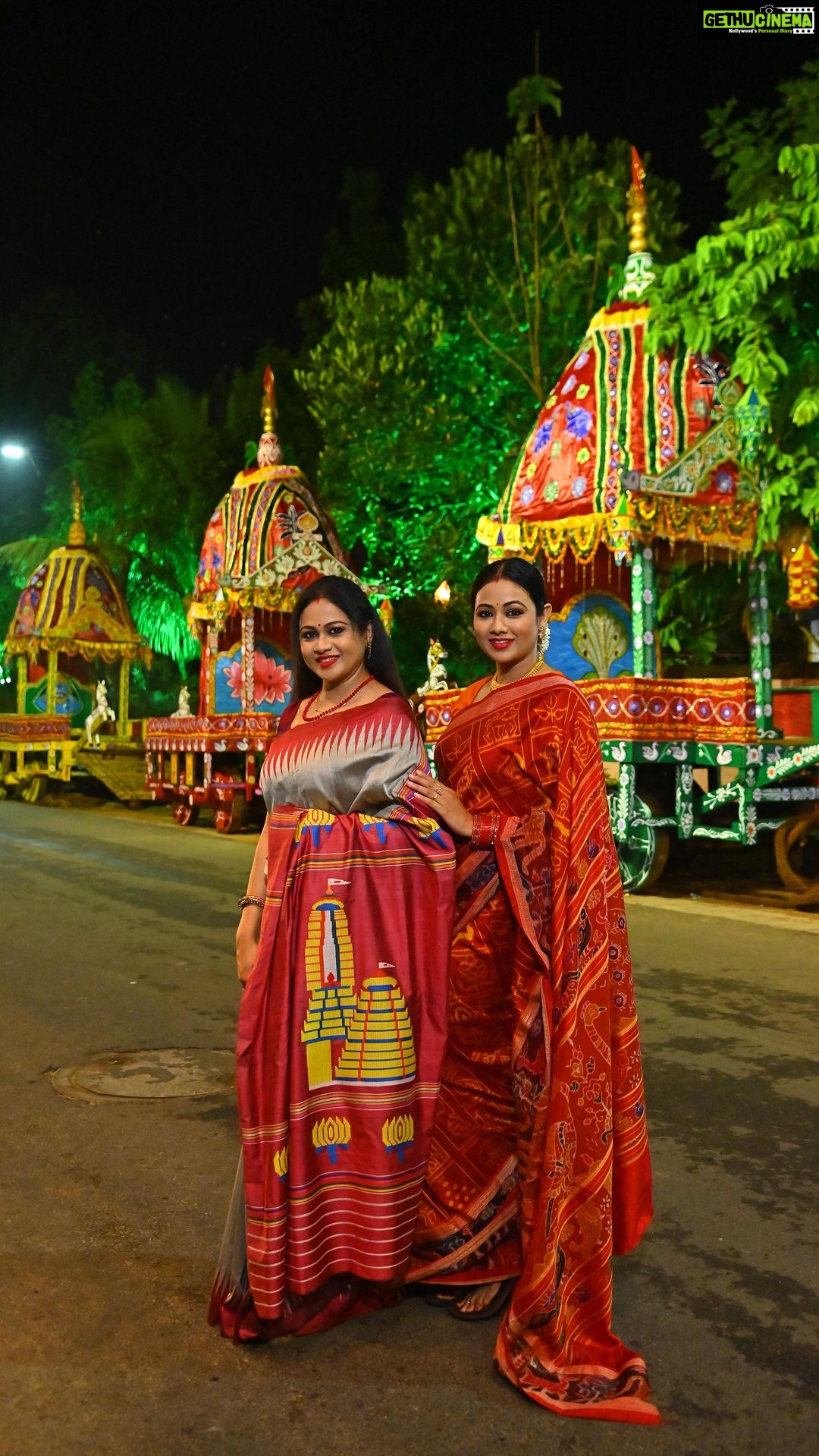 Archita Sahu - 75.1K Likes - We are celebrating Rathayatra with the handloom of Odisha with pride !!!
Rathayatra special saree by @iktaara_by_anindita 
ଆପଣମାନଙ୍କର ଭଜନ କିମ୍ବା ଫଟୋ ସହିତ ukମତେ ଟ୍ୟାଗ୍ କରି #morathyatra2023 ସହିତ ପୋଷ୍ଟ୍ କରିବା ପାଇଁ ଭୁଲିବେ ନାହିଁ ।
#jayjagannath #rathyatra
#magnumopusodishaweaves
#iktaaraodiyavarnamalasaree
#MyHandloomMyPride #vocalforlocal #wearhandloom #handloomsaree  #archita #sabyarchita #odishaweaves #odishahandloom #sareestyling #fashionstyling #archita #sareefashion #sareelove #sareeinfluencer #handloominfluencers #odishaloom #sambalpuri #pattasaree #sareeindia