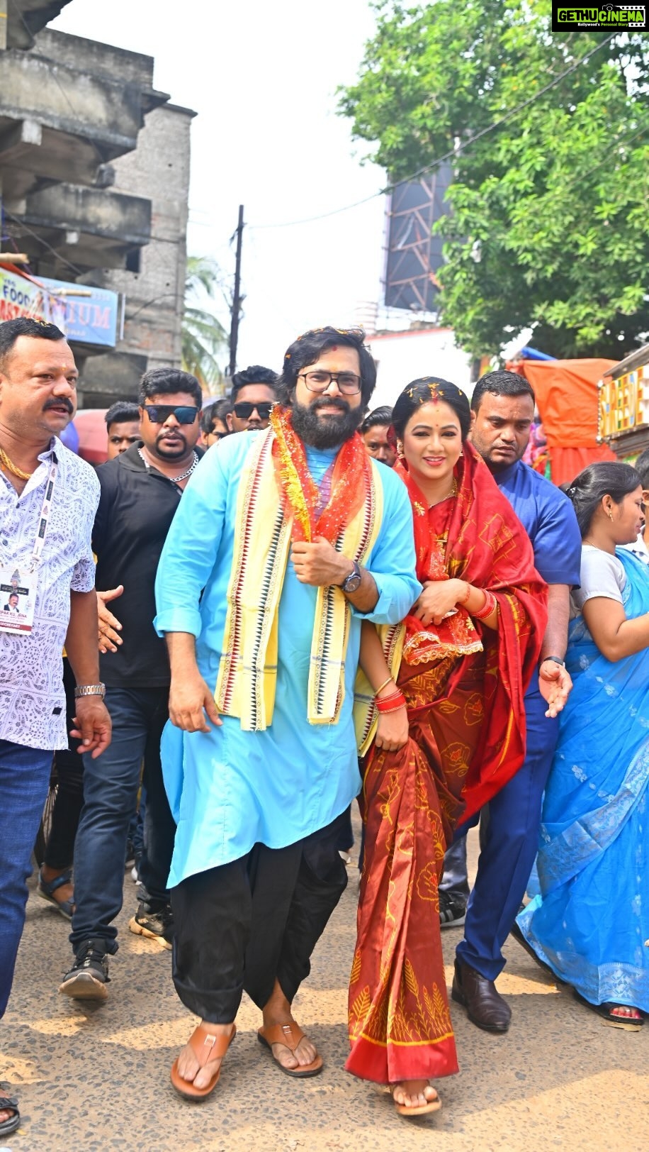 Archita Sahu - 182.7K Likes - ଭିଡରେ ମେଢ ବୁଲିବାର ମଜା | PART 1 Bhubaneswar❤️
@sabyasachi_actor 
Wearing my fav @iktaara_by_anindita 

#news18odiasaradiyasamman-2023#news18odia
#durgapuja #puja2023 #dussehra #maadurga #pujapandal #pandalhoping #metadurgapujasquad #durgapuja2023