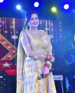 Archita Sahu Instagram - Bhubaneswar !!! Had never imagined Raja could be this grand here at Nayapalli and Nuagaon !!! Grateful for the love we got at both the places !
My outfit designed by @sabyasachi_satpathy @keembdanti 

#bhubaneswar #templecity #raja