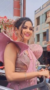 Archita Sahu Instagram - Gulabo Bhawanipatna re !!! Kou kou maane present thila ??? #archita #bhawanipatna #arundhatijewellers #odisha #architaholics #SabyArchita #event #fanclub #architasahu #architasahufanclub