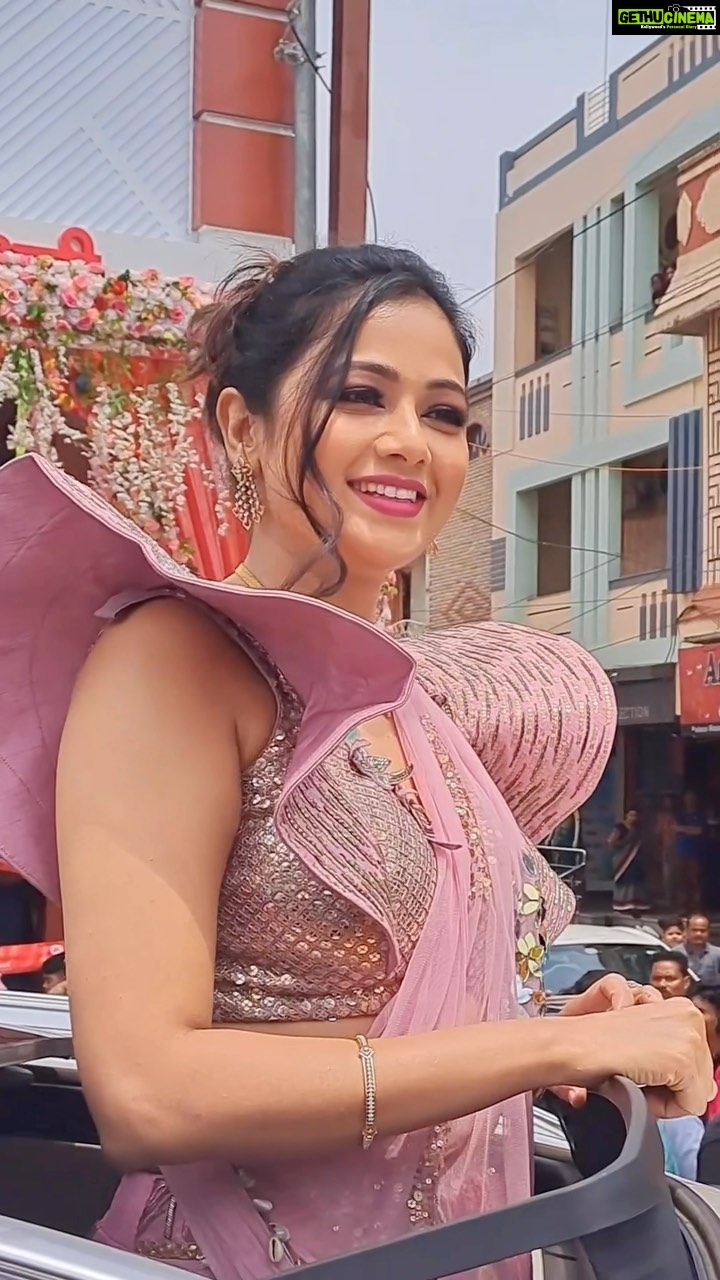 Archita Sahu - 104K Likes - Gulabo Bhawanipatna re !!! 
Kou kou maane present thila ???

#archita #bhawanipatna #arundhatijewellers #odisha #architaholics #SabyArchita #event #fanclub #architasahu #architasahufanclub
