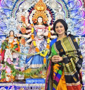 Archita Sahu Instagram - ସପ୍ତମୀ ପୂଜା ର ଅଭିନନ୍ଦନ | ମା ସମସ୍ତଙ୍କୁ ଆଶୀର୍ବାଦ କରନ୍ତୁ | 
Puja special saree by @iktaara_by_anindita 
#happydussehra #durgapuja ##metadurgapujasquad #durgapuja2023 #archita #sabyarchita #sabyasachi #cuttack #bhubaneswar