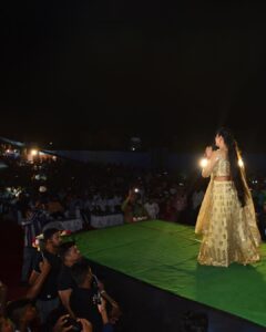 Archita Sahu Instagram - Bhubaneswar !!! Had never imagined Raja could be this grand here at Nayapalli and Nuagaon !!! Grateful for the love we got at both the places !
My outfit designed by @sabyasachi_satpathy @keembdanti 

#bhubaneswar #templecity #raja