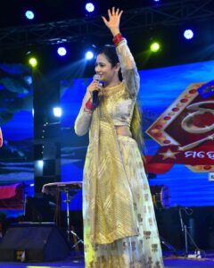 Archita Sahu Instagram - Bhubaneswar !!! Had never imagined Raja could be this grand here at Nayapalli and Nuagaon !!! Grateful for the love we got at both the places !
My outfit designed by @sabyasachi_satpathy @keembdanti 

#bhubaneswar #templecity #raja