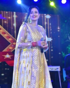 Archita Sahu Instagram - Bhubaneswar !!! Had never imagined Raja could be this grand here at Nayapalli and Nuagaon !!! Grateful for the love we got at both the places !
My outfit designed by @sabyasachi_satpathy @keembdanti 

#bhubaneswar #templecity #raja