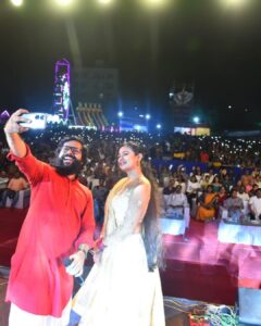 Archita Sahu Instagram - Bhubaneswar !!! Had never imagined Raja could be this grand here at Nayapalli and Nuagaon !!! Grateful for the love we got at both the places !
My outfit designed by @sabyasachi_satpathy @keembdanti 

#bhubaneswar #templecity #raja