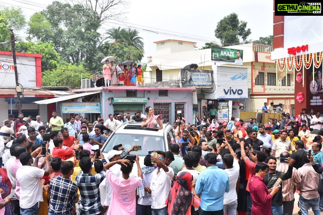 Archita Sahu Instagram - Bhawanipatna you stole my heart ❤️Arundhati jewellers new showroom brought me closer to you ! Celebration time it is ❤️ #proud #brandambassador #Archita #arundhatijewellers #bhawanipatna #odisha #love #heart
