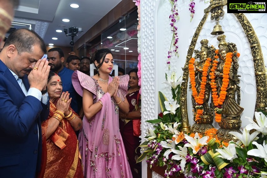 Archita Sahu Instagram - Bhawanipatna you stole my heart ❤️Arundhati jewellers new showroom brought me closer to you ! Celebration time it is ❤️ #proud #brandambassador #Archita #arundhatijewellers #bhawanipatna #odisha #love #heart
