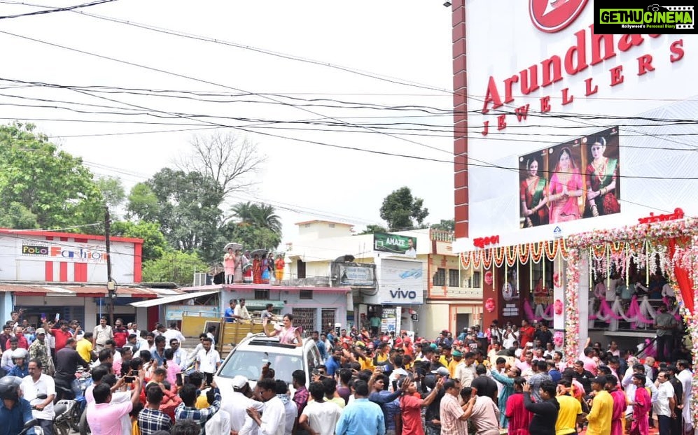 Archita Sahu Instagram - Bhawanipatna you stole my heart ❤️Arundhati jewellers new showroom brought me closer to you ! Celebration time it is ❤️ #proud #brandambassador #Archita #arundhatijewellers #bhawanipatna #odisha #love #heart